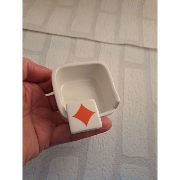 Asbak met speelkaart symbool Ruiten, porselein 7x8.5x4cm - handgemaakt