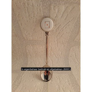 Metaal theelepeltje speelkaart Ruiten Aas op het porselein rondje