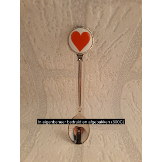 Metaal theelepeltje speelkaarten symbool Harten op het porselein rondje