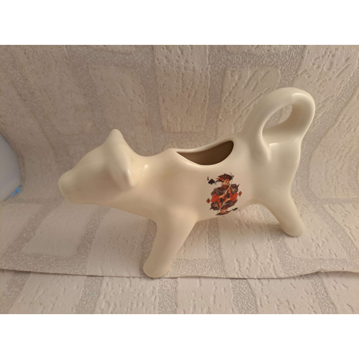 Melkkan koe van porselein met schoppen koning 18x7x10cm - handgemaakt