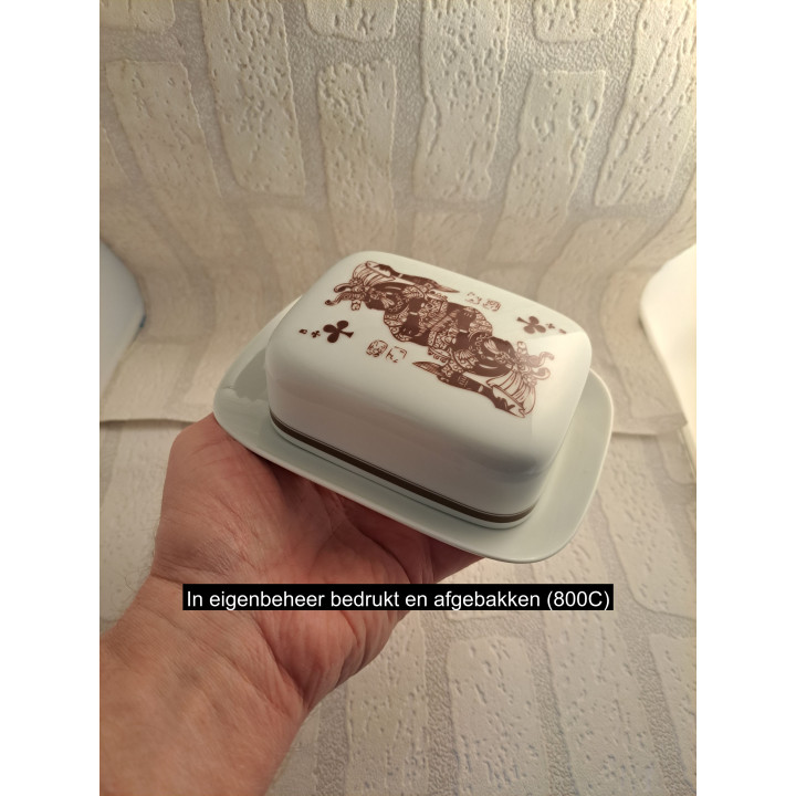 Botervloot van porselein met speelkaart Joker aas tekening