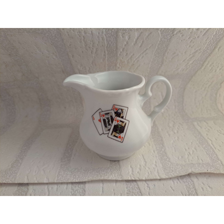 Melkkan van porselein met speelkaarten harten Boer Koning Vrouw en Aas - handgemaakt