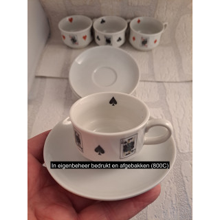 Kop en schotel set met speelkaarten, porselein D11.5x4.5cm