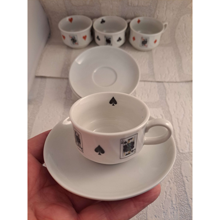 Kop en schotel set met speelkaarten, porselein D11.5x4.5cm - handgemaakt