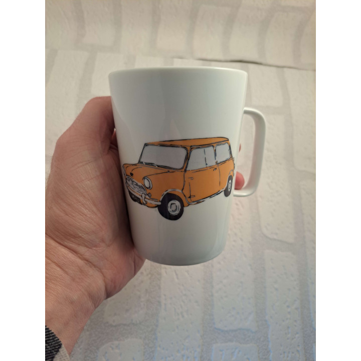 Porselein mok beker met lichtbruine kleur Mini Cooper tekening - handgemaakt
