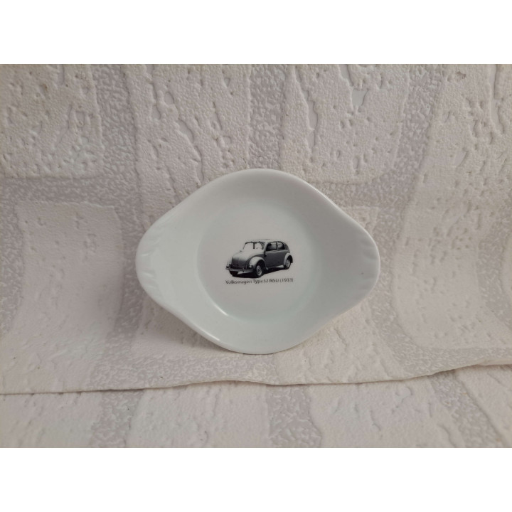 Rond ovaal amuse schaaltje van porselein met een Volkswagen prototype Type 32 - handgemaakt