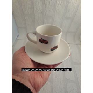 Kop en schotel van porselein met Mini Cooper rondom tekening