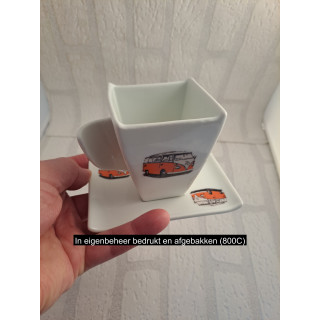 Kop en schotel met Volkswagen bus opdruk, porselein D7x H9cm