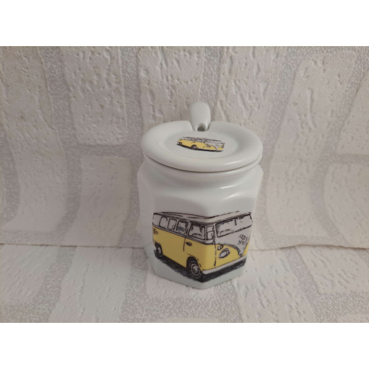 Suikerpot en lepel van porselein met gele Volkswagen Type 1 combi bus tekening - handgemaakt