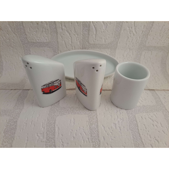 Peper en zoutstel met Volkswagen bus opdruk. porselein 13x6x10cm- handgemaakt