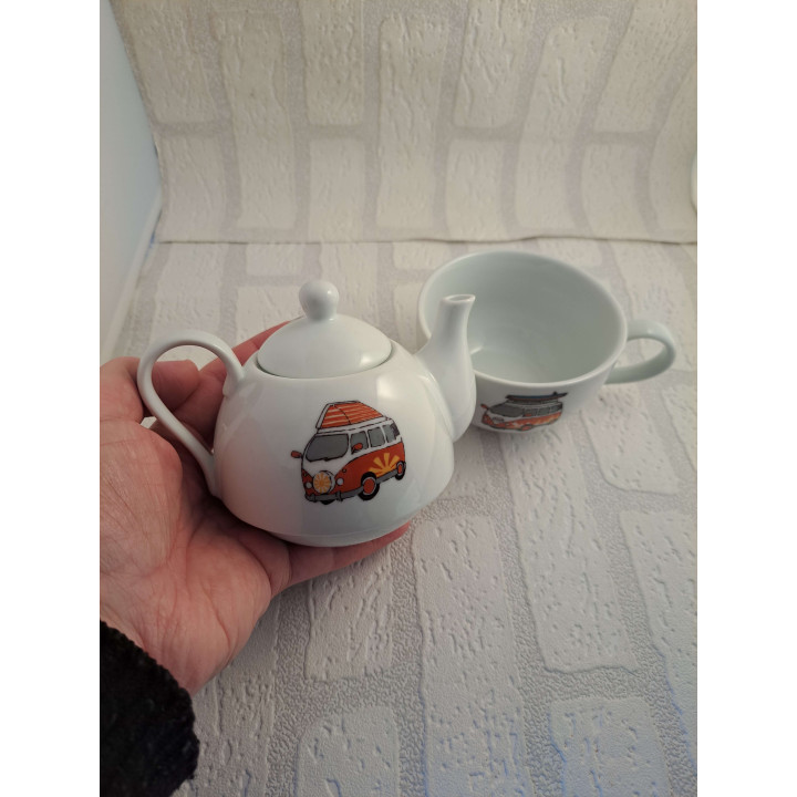 Theepot van porselein met theekop met Volkswagens bus - handgemaakt