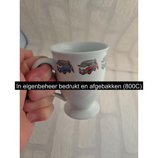 Drinkbeker van porselein met Volkswagen bus met surfplank