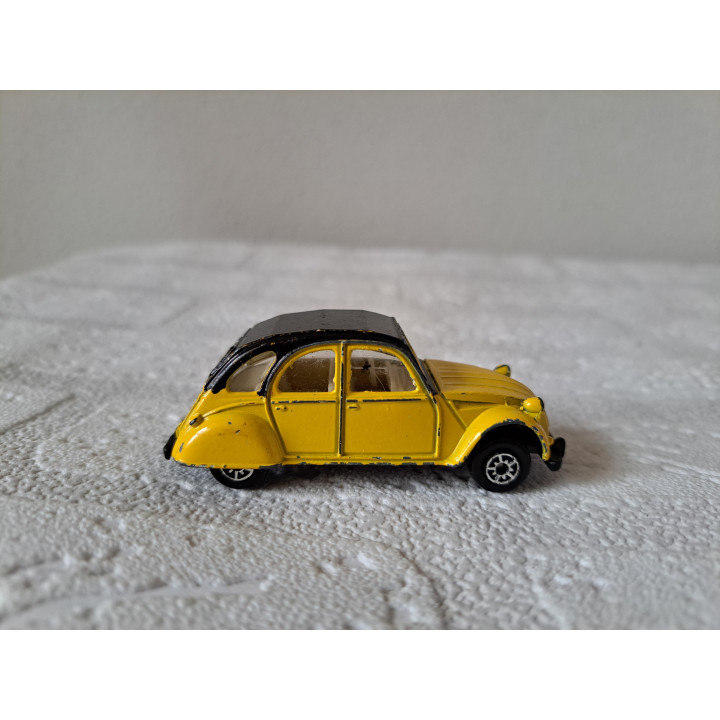 Citroen 2CV MC Toys 1:64 geel - modelauto