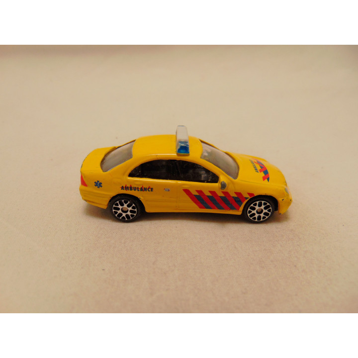 Mercedes C class Nederlandse ambulance 1:72 JoyCity geel