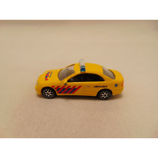 Mercedes C class Nederlandse ambulance 1:72 JoyCity geel