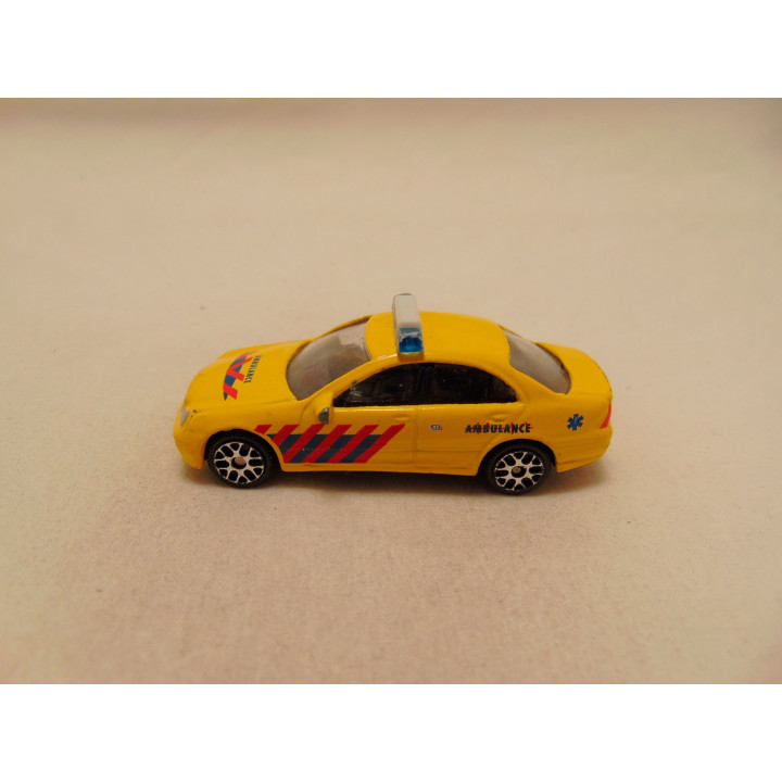 Mercedes C class Nederlandse ambulance 1:72 JoyCity geel