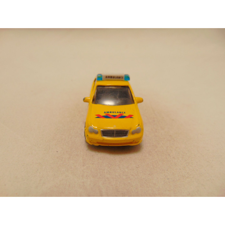 Mercedes C class Nederlandse ambulance 1:72 JoyCity geel