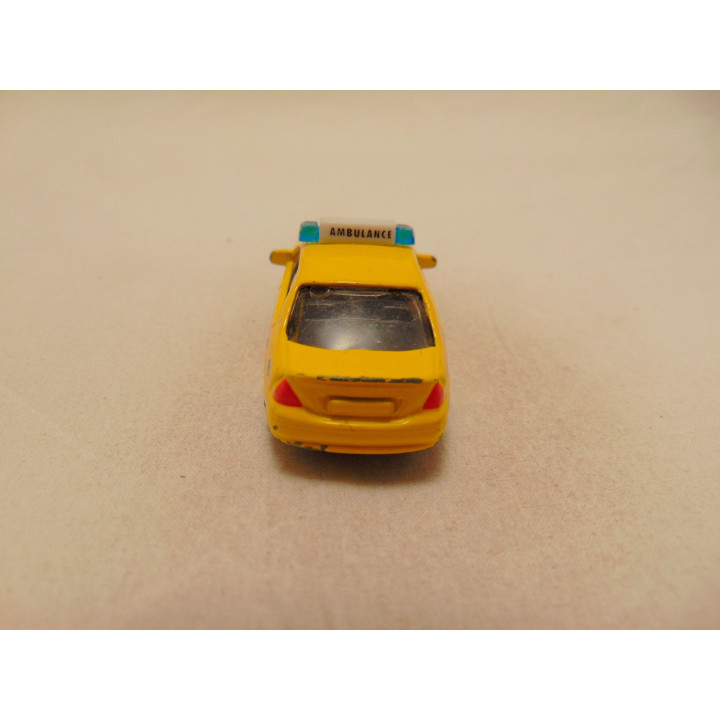 Mercedes C class Nederlandse ambulance 1:72 JoyCity geel