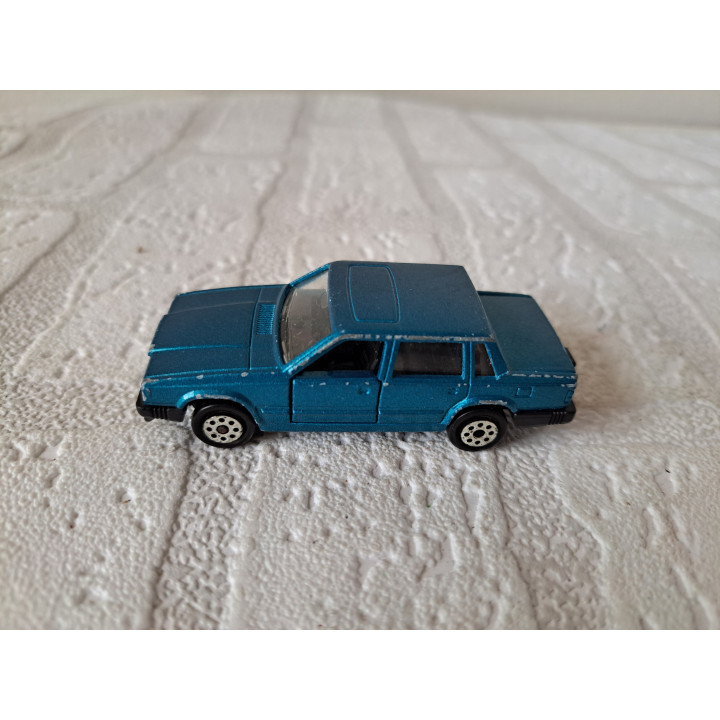 Volvo 760 GLE 1:61 Majorette 230 blauw