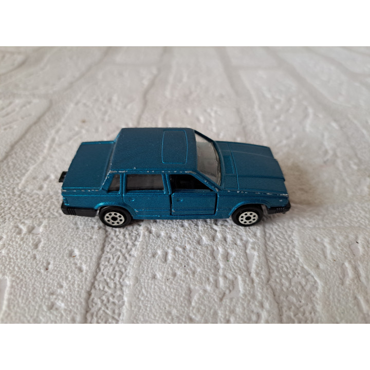 Volvo 760 GLE 1:61 Majorette 230 blauw - modelauto