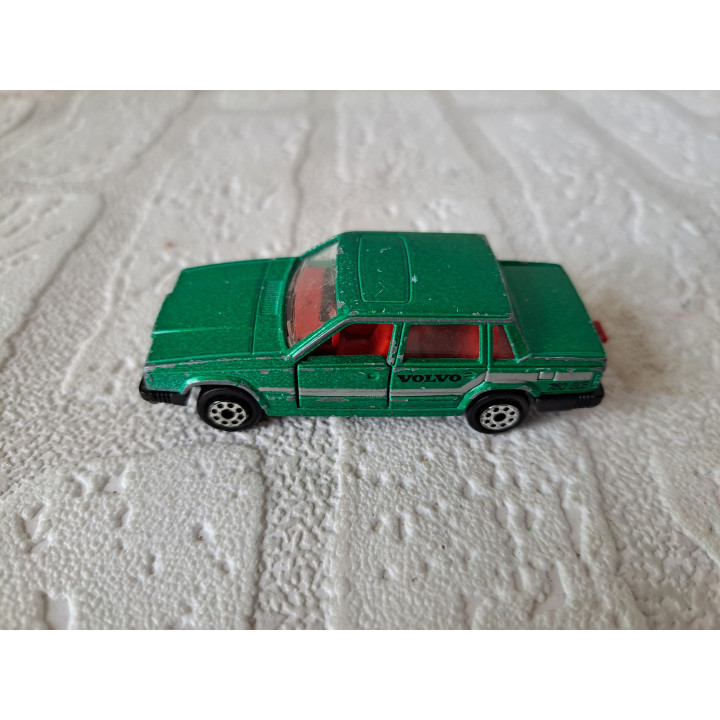 Volvo 760 GLE 1:61 Majorette 230 groen