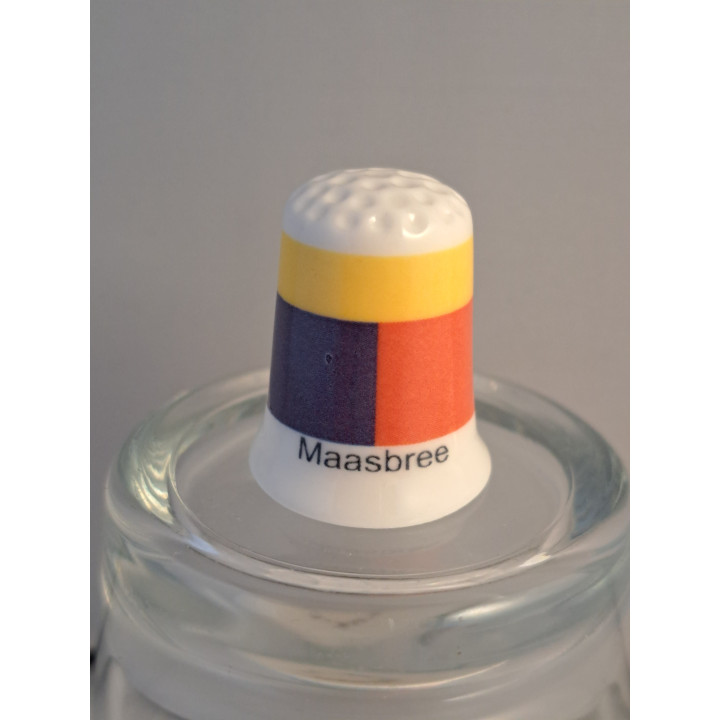 Maasbree Nederlandse gemeentevlag vingerhoedje Maasbree Nederlandse gemeentevlag vingerhoedje