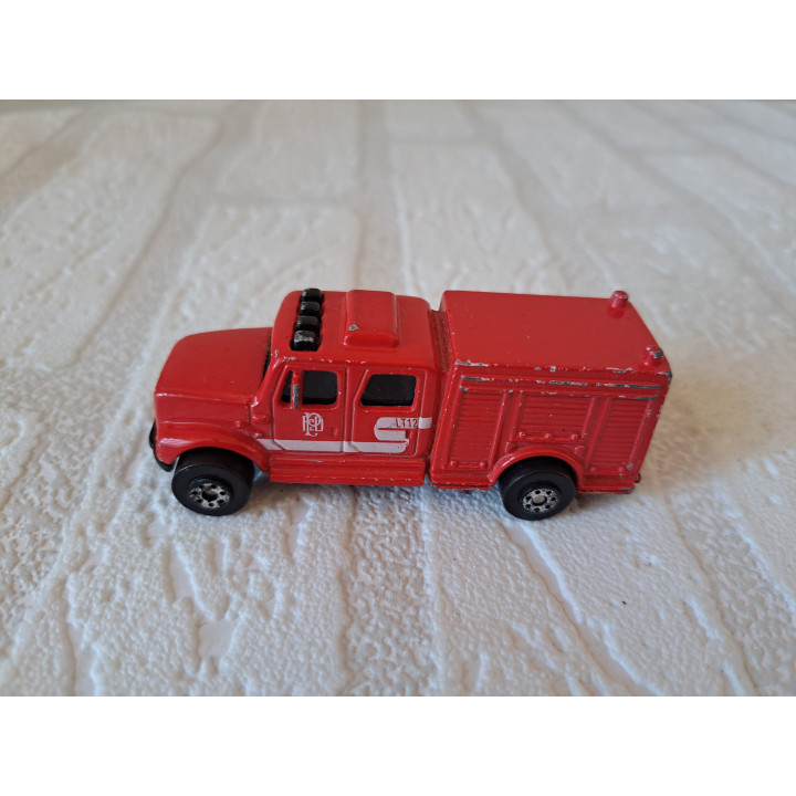 Freightliner equipment truck brandweer Maisto 1:64 rood