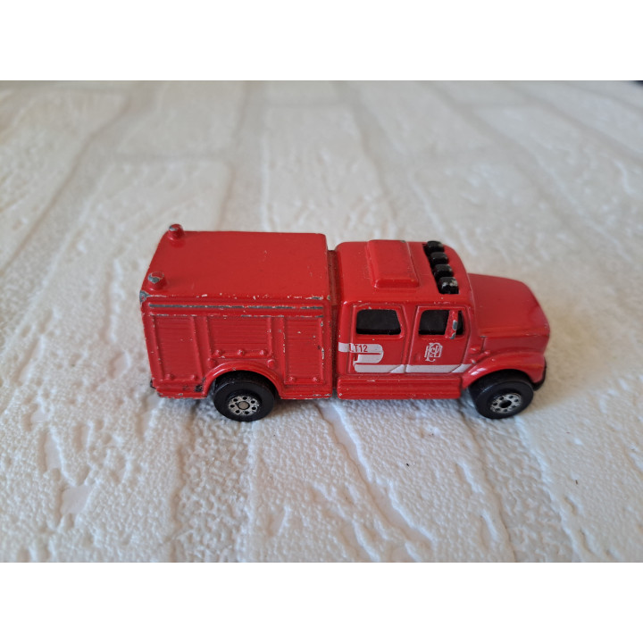 Freightliner equipment truck brandweer Maisto 1:64 rood - modelauto