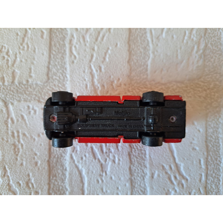 Freightliner equipment truck brandweer Maisto 1:64 rood - modelauto