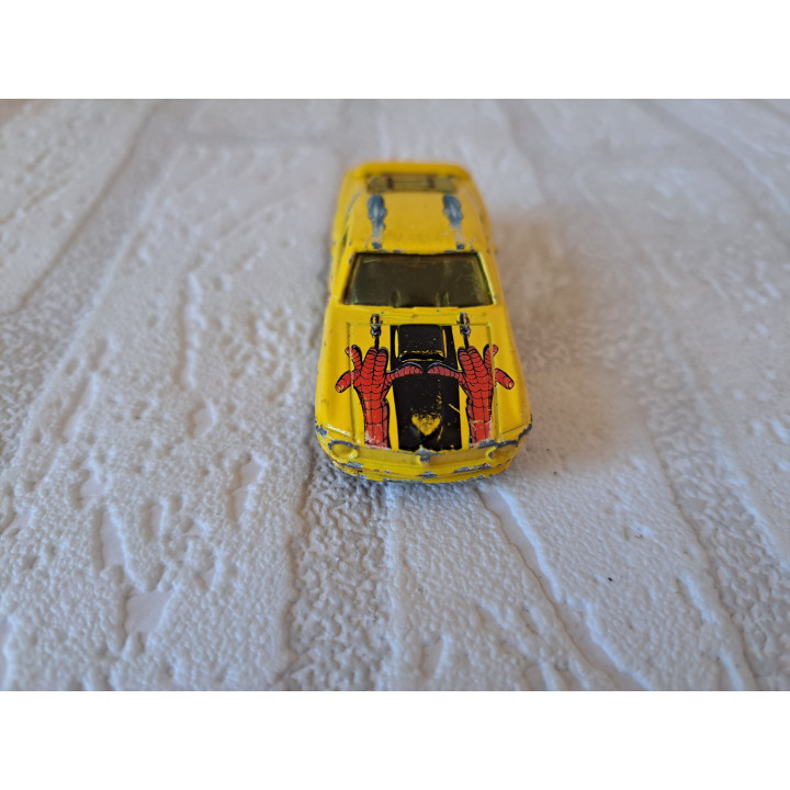 Ford Mustang Boss Spiderman Marvel 1:64 Maisto - modelauto