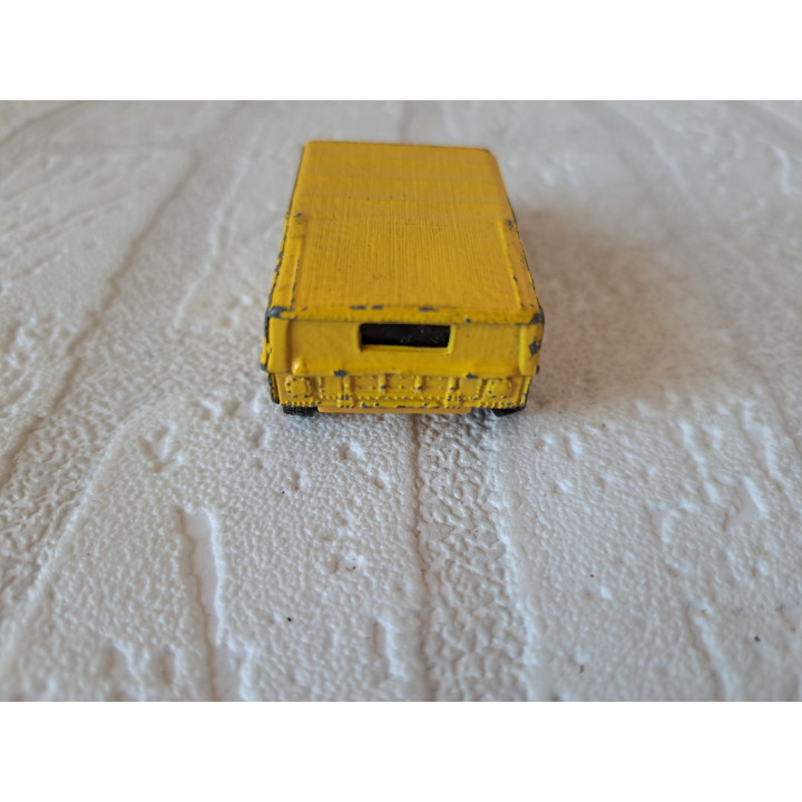 Hummer H1 Humvee 1:64 Maisto geel - modelauto