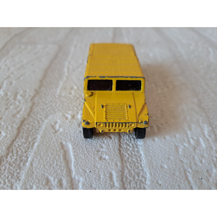 Hummer H1 Humvee 1:64 Maisto geel - modelauto