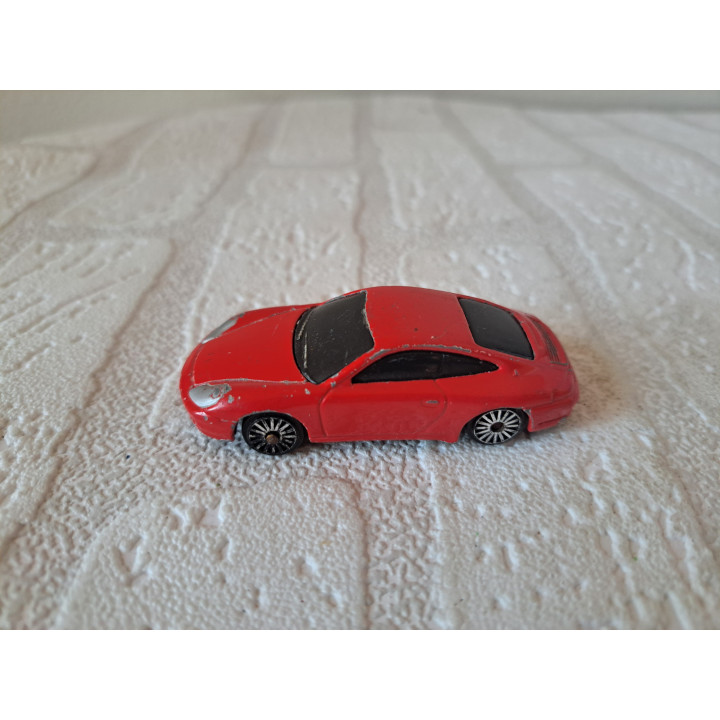 Porsche 911 Carrera 1:64 Maisto