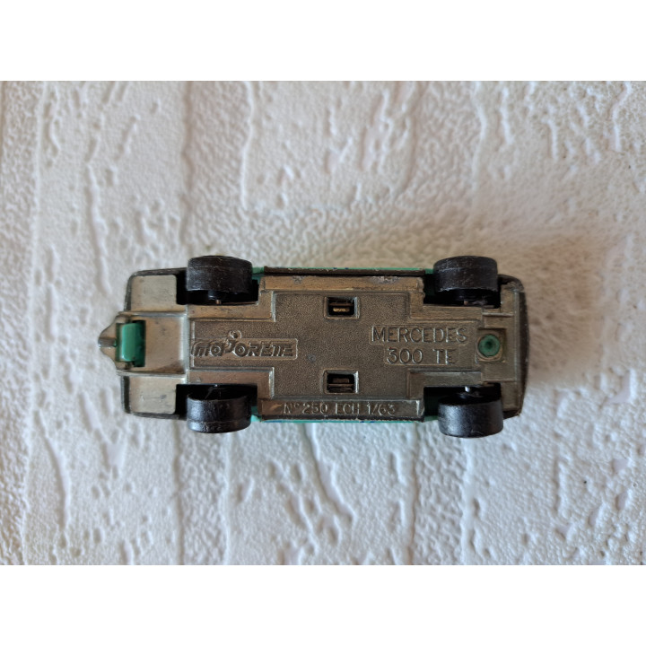 Mercedes 300 TE Sport Assistance 1:63 Majorette 250 - modelauto
