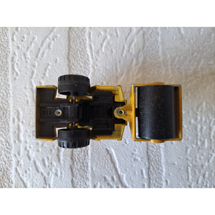 Wals met rol Majorette 226 7.5x3x3.5cm donkergeel - modelauto