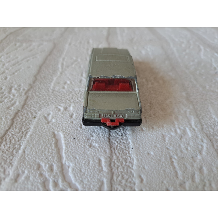 Volvo 760 GLE 1:61 Majorette 230 zilverkleurig- modelauto
