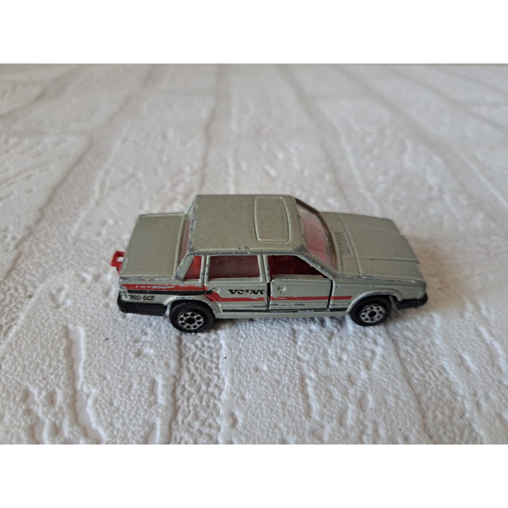 Volvo 760 GLE 1:61 Majorette 230 zilverkleurig- modelauto