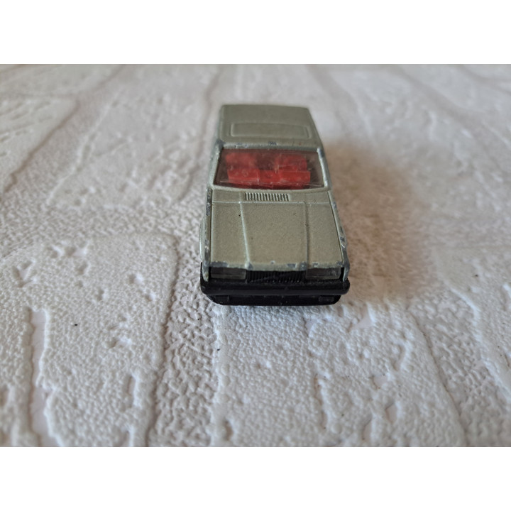 Volvo 760 GLE 1:61 Majorette 230 zilverkleurig- modelauto