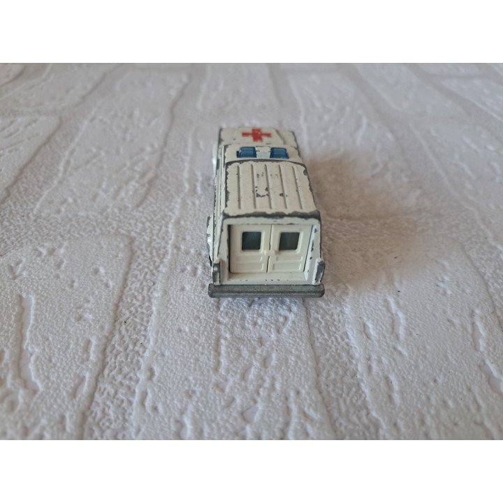 Jeep Cherokee Wagoneer Ambulance 1:64 Majorette 269 - modelauto