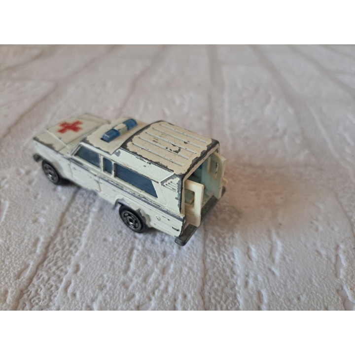 Jeep Cherokee Wagoneer Ambulance 1:64 Majorette 269 - modelauto