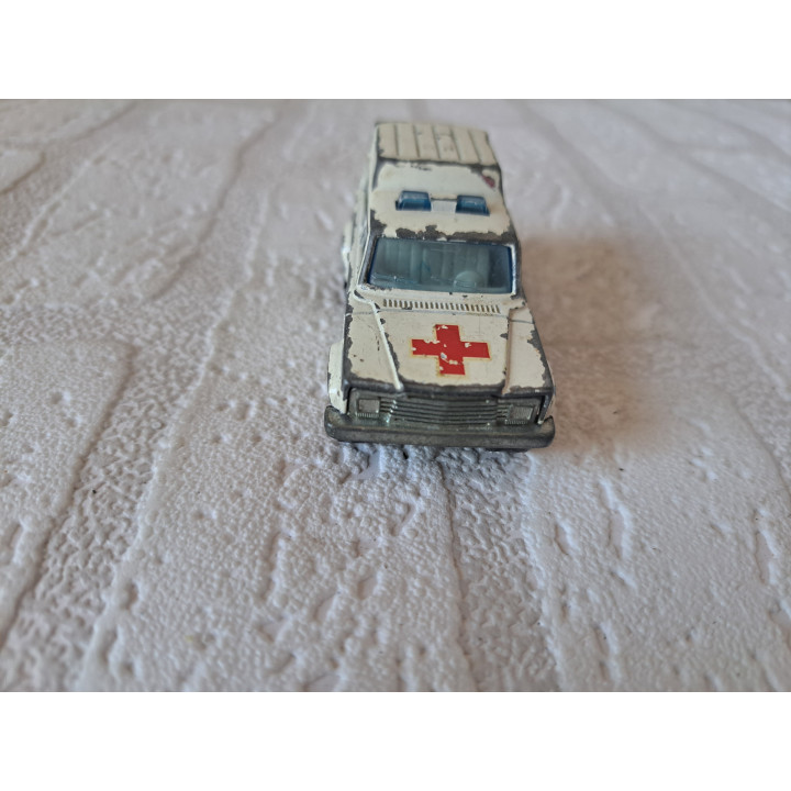Jeep Cherokee Wagoneer Ambulance 1:64 Majorette 269 - modelauto