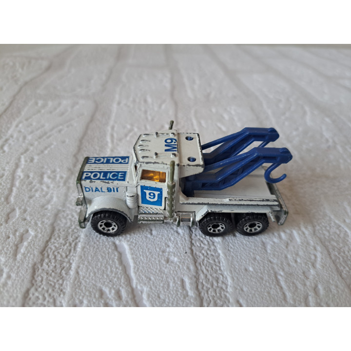 Peterbilt 359 takelwagen Police 1:80 Matchbox MB061