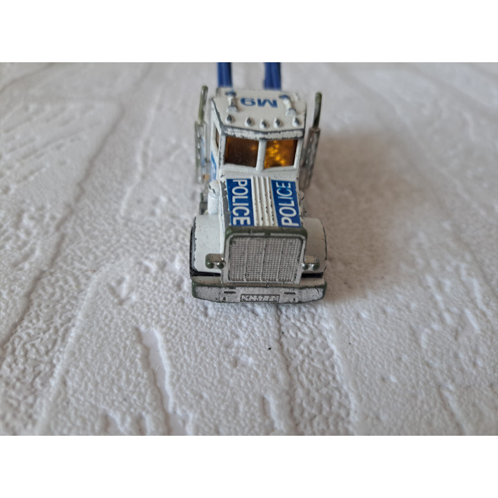 Peterbilt 359 Takelwagen Police 1:80 Matchbox Model