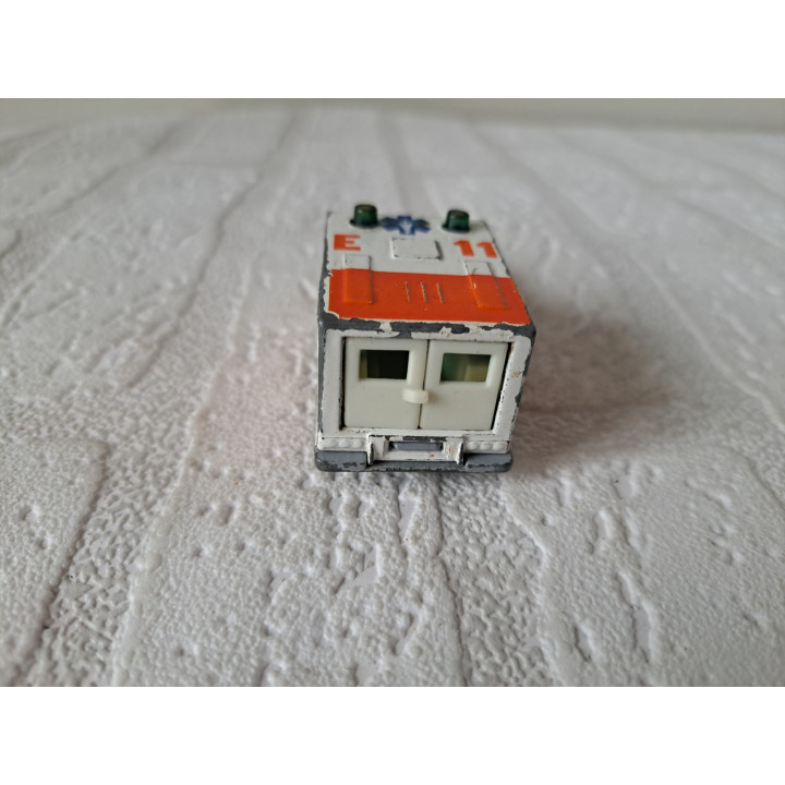Chevrolet Silverado Ambulance 1:84 Matchbox MB25 - modelauto