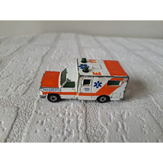 Chevrolet Silverado Ambulance 1:84 Matchbox MB25