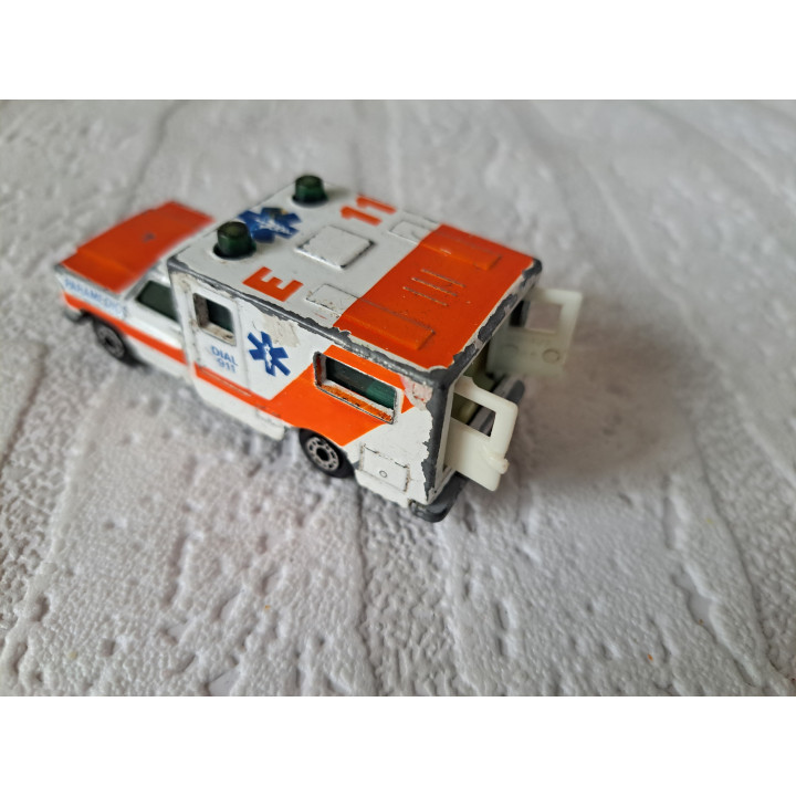 Chevrolet Silverado Ambulance 1:84 Matchbox MB25 - modelauto