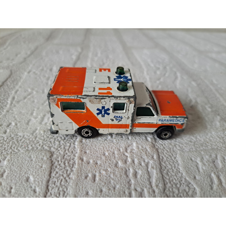 Chevrolet Silverado Ambulance 1:84 Matchbox MB25 - modelauto