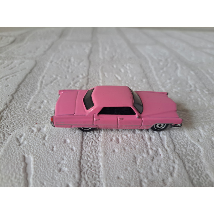 Cadillac Sedan DeVille 1969 1:75 Matchbox MB739 roze - modelauto