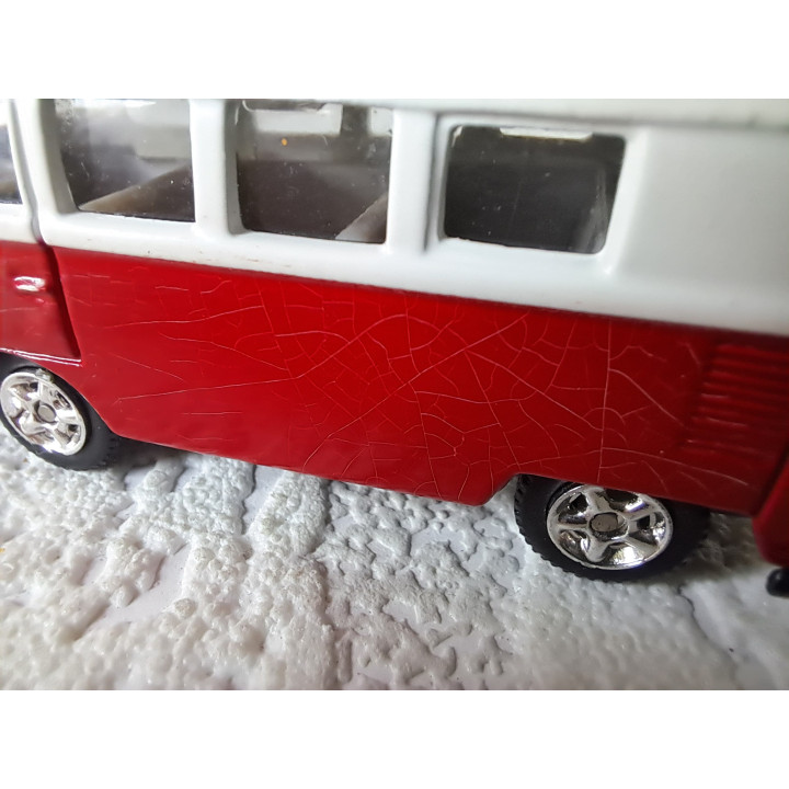 Volkswagen combi bus met krakelee verf 1:60 Welly - modelauto