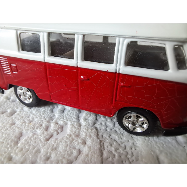 Volkswagen combi bus met krakelee verf 1:60 Welly - modelauto